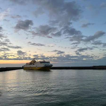 Le Du Petit Buccin A 2 Mn De La Mer. Apartment