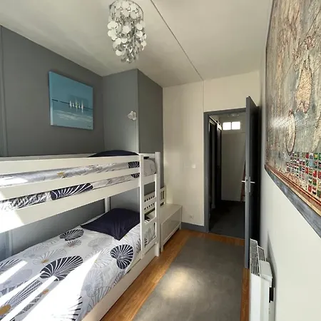 Le Du Petit Buccin A 2 Mn De La Mer. * Dieppe